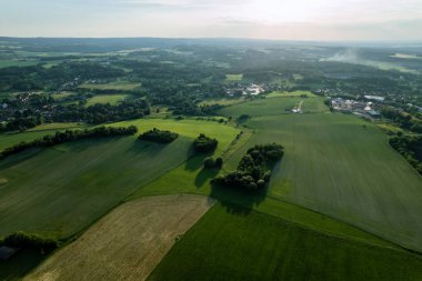 Uçsuz bucaksız yeşil buğdaylarıyla insan yükseklikten manzaranın güzelliğini anlayabilir..