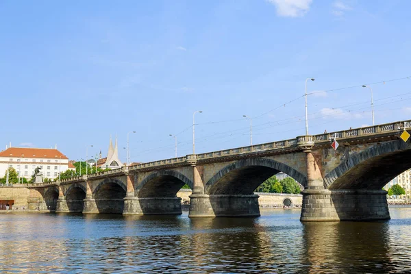 Maja 2022 Praga Republika Czeska Rzeka Wełtawa Przepływa Przez Serce — Zdjęcie stockowe