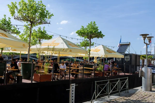 Les Gens Les Touristes Assoient Sur Terrasse Café Buvant Café — Photo