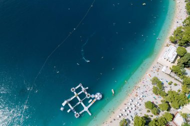 Kristal berrak sulara dalarken yüzeyin altında yepyeni bir dünya keşfettim..