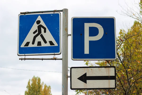 Panneau Signalisation Internationale Passage Pour Piétons Parking Panneau Indiquant Direction — Photo