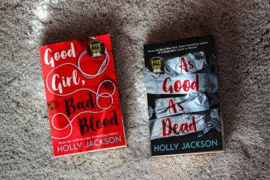 Varash, Ukrayna - 27 Ocak 2025. İyi kız, kötü kan ve Holly Jackson 'dan bir ölü kadar iyi, yakın çekim