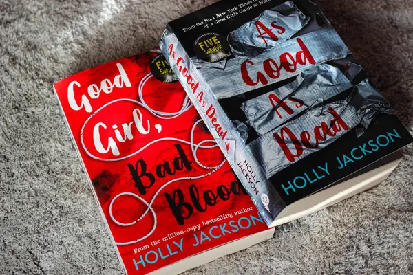 Varash, Ukrayna - 27 Ocak 2025. İyi kız, kötü kan ve Holly Jackson 'dan bir ölü kadar iyi, yakın çekim