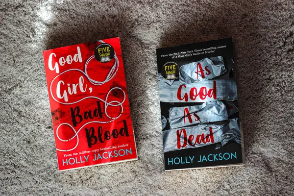 Varash, Ukrayna - 27 Ocak 2025. İyi kız, kötü kan ve Holly Jackson 'dan bir ölü kadar iyi, yakın çekim