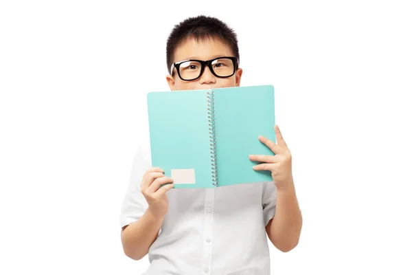 Criança Com Óculos Escondendo Rosto Atrás Livro Olhando Para Câmera — Fotografia de Stock