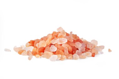 Beyaz arka planda izole edilmiş Himalaya pembe tuzu yığını, yakın plan