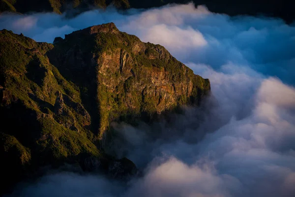 マデイラ島の日の出の山 — ストック写真
