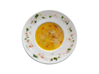 İzole edilmiş beyaz arka planda tavuk çorbası