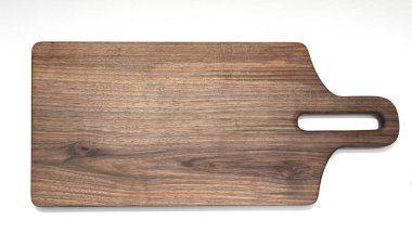 İzole edilmiş beyaz arkaplanda tahta kesme tahtası