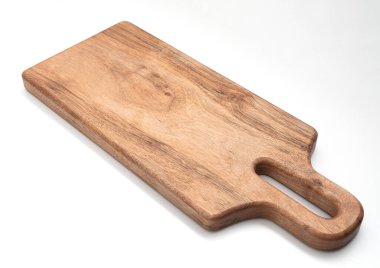 İzole edilmiş beyaz arkaplanda tahta kesme tahtası