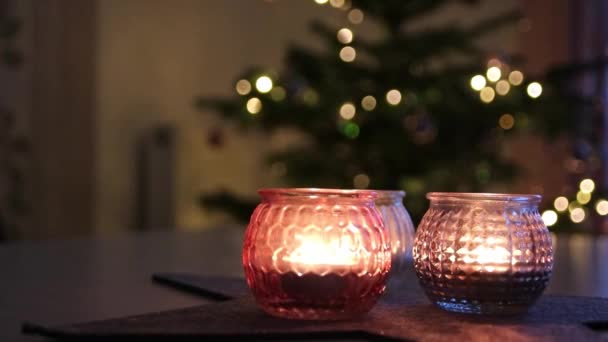 Noel Arifesinde Noel Arifesinde Sıcak Atmosfer Için Yanan Dört Mumla — Stok video