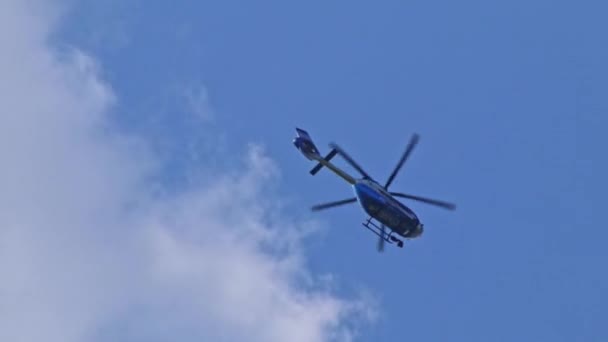 Düsseldorf Nrw Duitsland 2023 Duitse Politie Helikopter Vliegt Stad Als — Stockvideo