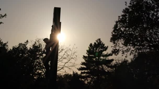 Ιερό Σταυρό Λάμπει Βράδυ Λιακάδα Ηλιοβασίλεμα Σύμβολο Για Τον Ιησού — Αρχείο Βίντεο