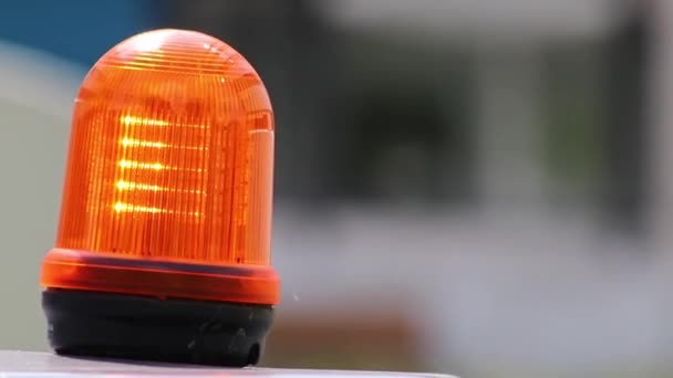 오렌지 경고등이나 오렌지 경고등은 전구를 밝히기 거리의 장비를 사이렌으로서 주황색 — 비디오
