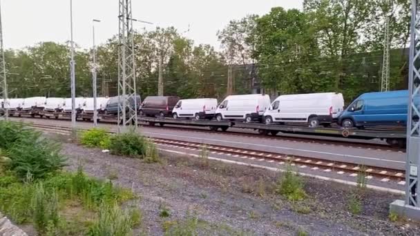 Dsseldorf Germany 2023 Goods Train Transporting Many Transporter Cars Rails — ストック動画