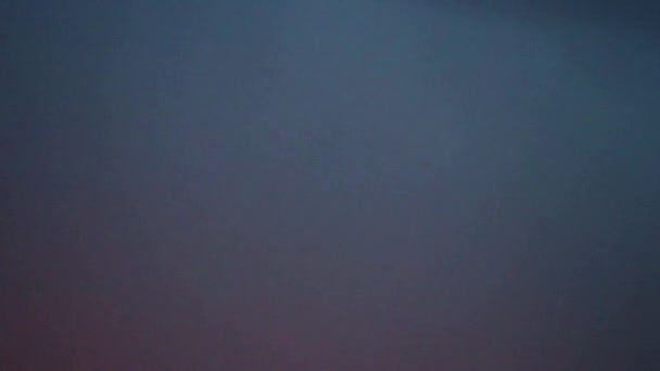 Κεραυνός Βίδες Και Κεραυνούς Γκρι Σύννεφα Ουρανό Βράδυ Σοβαρή Καταιγίδα — Αρχείο Βίντεο
