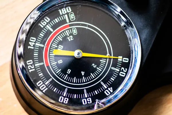 Bike Air Pump Tachometer Pressure Gauge Shows Tire Pressure Manual — Stock Photo, Image