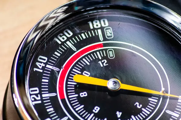 Bike Air Pump Tachometer Pressure Gauge Shows Tire Pressure Manual — Stock Photo, Image