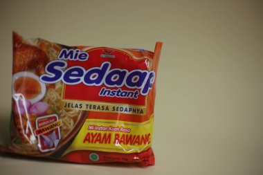 Ben Endonezya 'dan geliyorum. sarı arkaplanda izole edilmiş