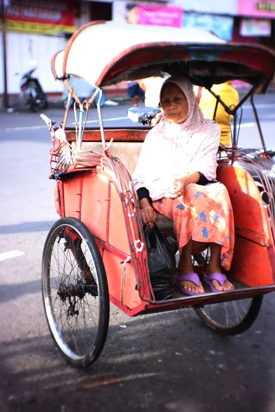 ベッカ 人力車 インドネシアの伝統的な車両 — ストック写真