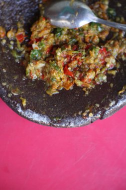 Cobek 'in baharatlı ve lezzetli biber sosu var.