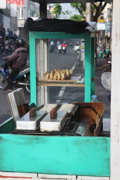 Gâteau Pancong Atau Kue Gandos Vendeur Sur Bord Route — Photo