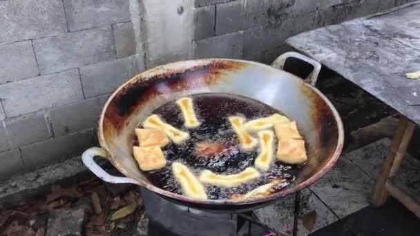 Frying Bolang Belowanie Odading Indonezyjskie Tradycyjne Jedzenie — Wideo stockowe