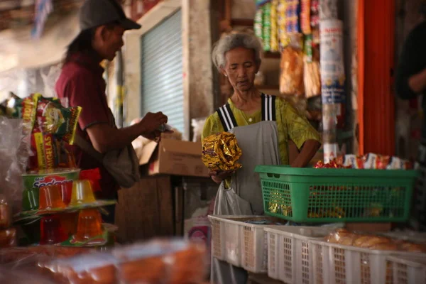 Vendedores Compradores Estão Transacionando Lanches — Fotografia de Stock