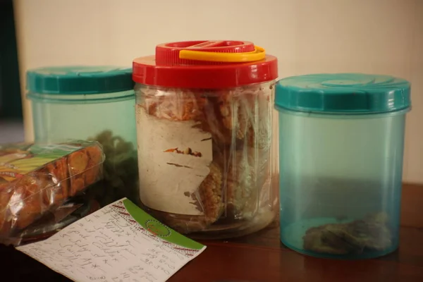 Звичайні Пластикові Банки Подачі Тортів Під Час Eid — стокове фото