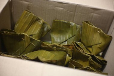 Nogosari adı verilen yerel bir Endonezya lezzeti veya keki un ve esmer şekerden yapılır..