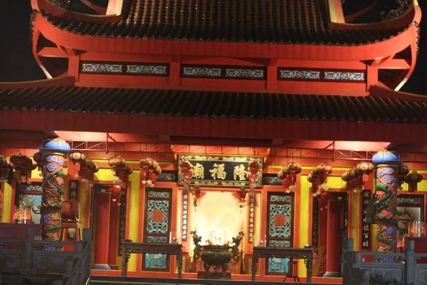 Este Kelenteng Pagoda Templo Liong Hok Bio Night Dia — Fotografia de Stock