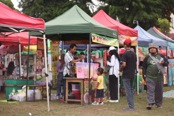 stock image the atmosphere of downtown Magelang which turns into a market while many traders and buyers transact directly using cash.