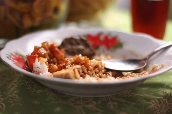 Das Berühmte Indonesische Nasi Pecel Gericht Mit Rohem Gemüse — Stockfoto