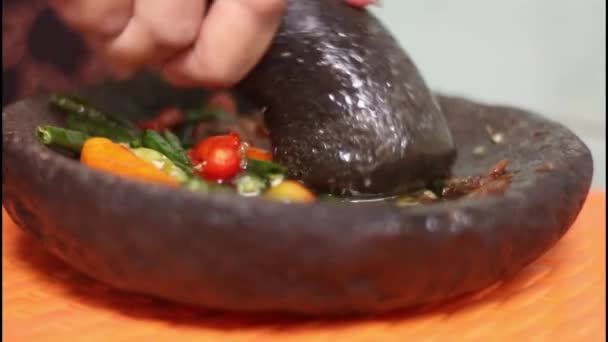Stekt Röd Chili För Att Göra Chilisås Sambal Traditionella Indonesiska — Stockvideo