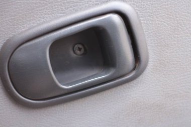 Araba kapısı kilitli..