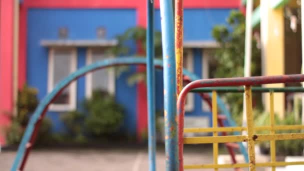 Cinematic Empty Swing Playground Konsep Penculikan Anak — Stok Video