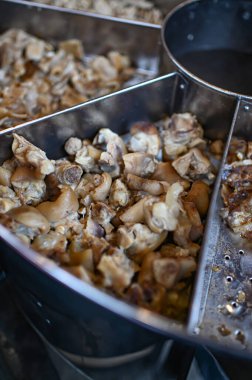  Domuz budu parçaları köfte kaynatıcısında..