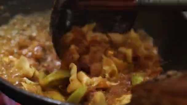 Gotowanie Tongseng Mięsa Podczas Mieszania Street Food — Wideo stockowe
