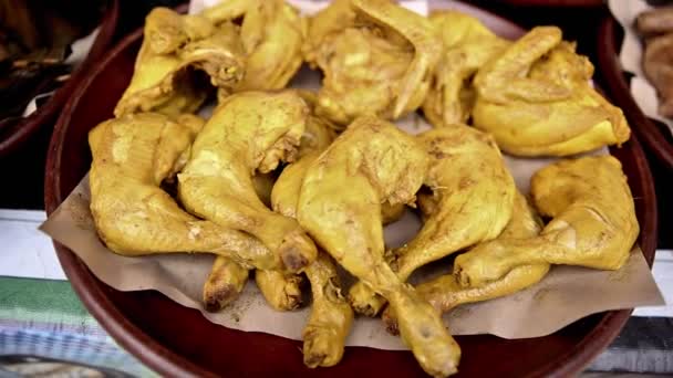 Chicken Yellow Ready Fried Clay Plate Street Food — Stock Video