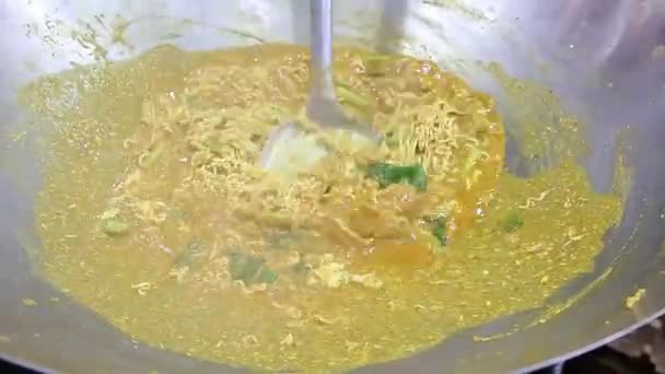 Kochen Von Bangladeschischen Nudeln Großen Wok Streetfood — Stockvideo