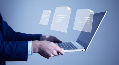 Ekranda dosyaları olan el bilgisayarı