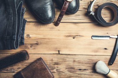 Masada farklı aksesuarlar var.