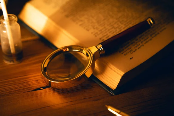 Magnifier Book Wooden Table — Stock Photo, Image