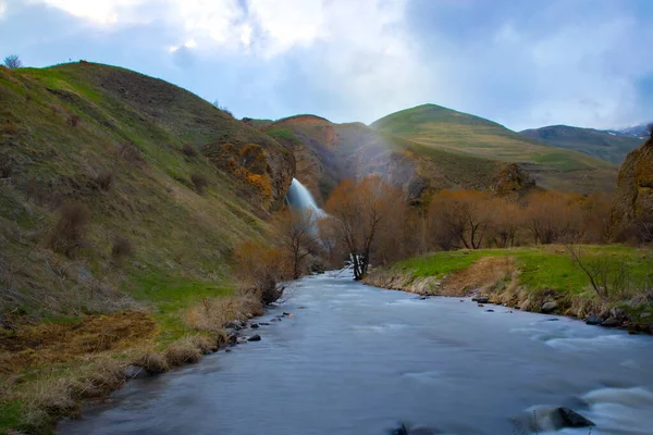 Fluss Und Wasserfall Den Bergen Armeniens — Stockfoto