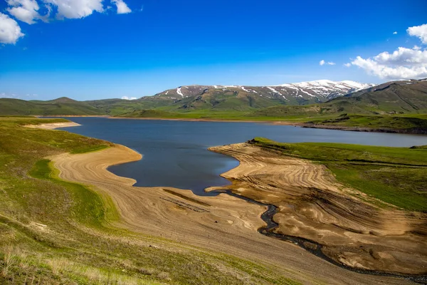 Zbiornik Wodny Spandaryan Armenii Tle Błękitnego Nieba — Zdjęcie stockowe