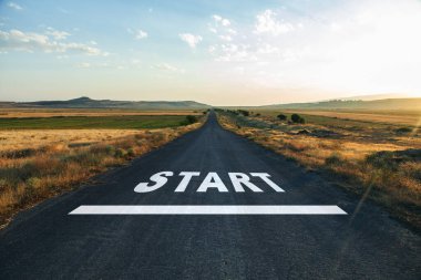 Gün batımında yolda metni başlat