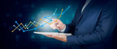 Tablet ekranında iş planı grafik büyümesi