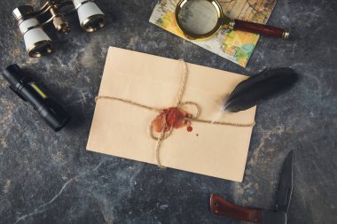 soyut arkaplanda seyahat ögeleri ve eski harf