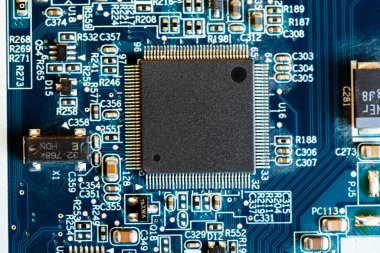 İşlemcili elektronik devre kartı, kapat.