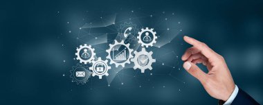 İş teknolojisi yönetimi için otomasyon ve vites ve simgelerle iş akışı diyagramı